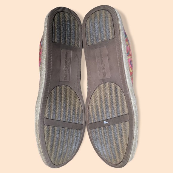 Women's Junior's American Eagle Slip On Bohemian Chevron Canvas Shoes | Size 5 - Picture 7 of 7